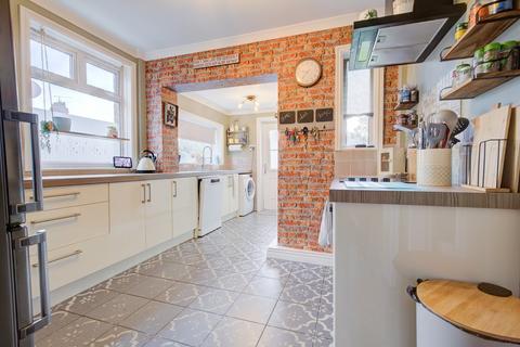 3 bedroom semi-detached house for sale, Bevin Crescent, Wakefield