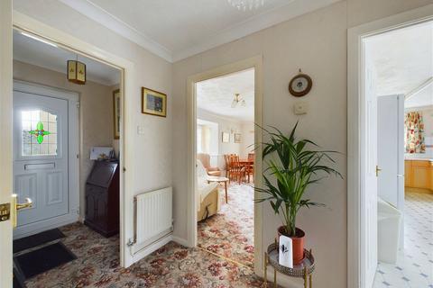 3 bedroom detached bungalow to rent, Warnham Close, Goring-by-sea, Worthing, BN12 4JW