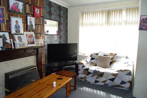 3 bedroom terraced house for sale, Cross Flatts Row, Leeds LS11