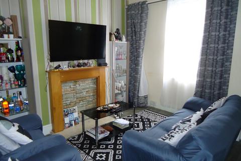 12 Belvedere Mount, Leeds, LS11 7ED