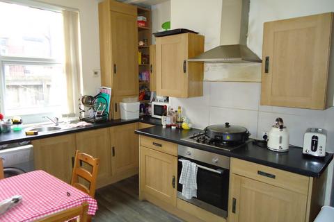 12 Belvedere Mount, Leeds, LS11 7ED
