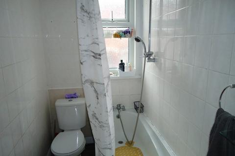 12 Belvedere Mount, Leeds, LS11 7ED