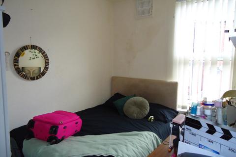 12 Belvedere Mount, Leeds, LS11 7ED