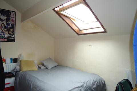 12 Belvedere Mount, Leeds, LS11 7ED