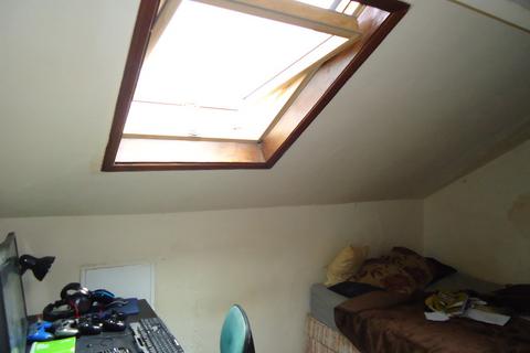 12 Belvedere Mount, Leeds, LS11 7ED