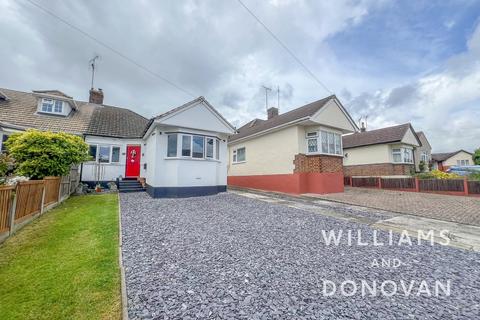 28 Belchamps Way, Hockley, SS5 4NU