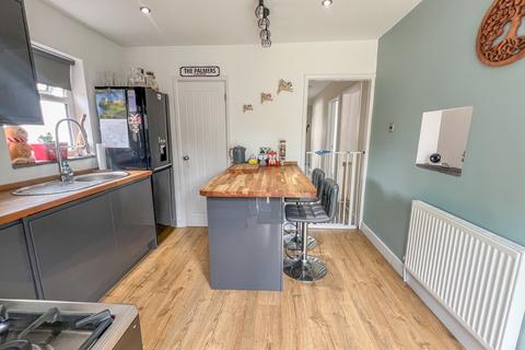 28 Belchamps Way, Hockley, SS5 4NU