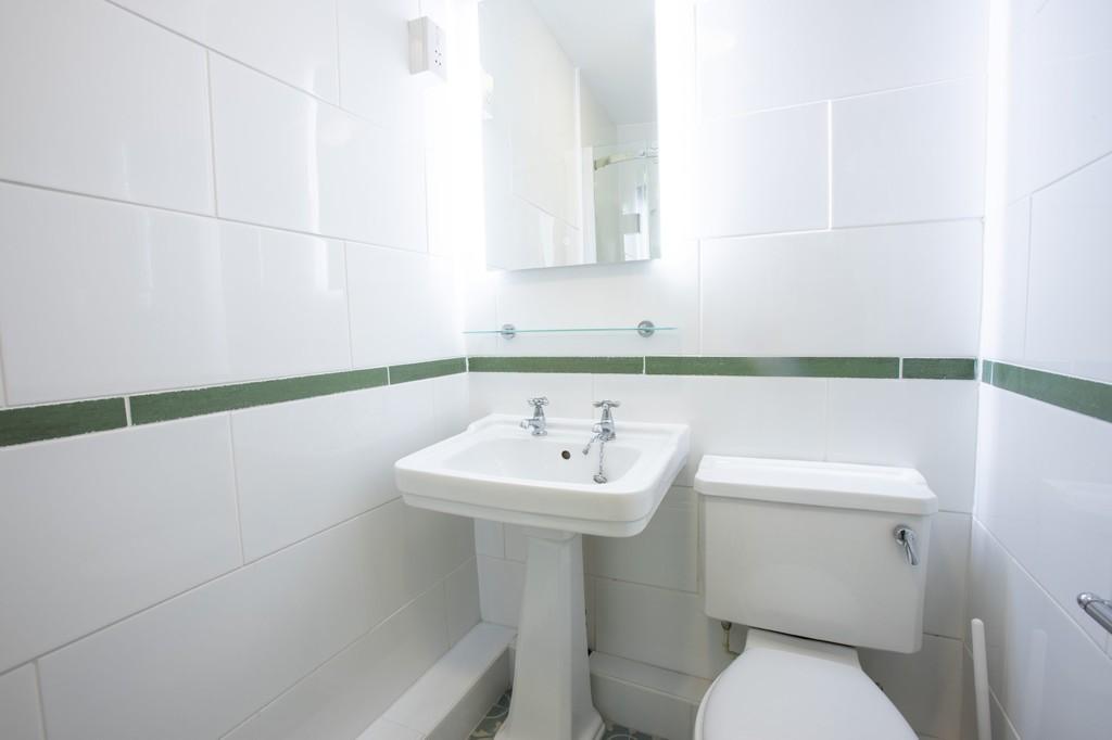 Ensuite to Bedroom 2