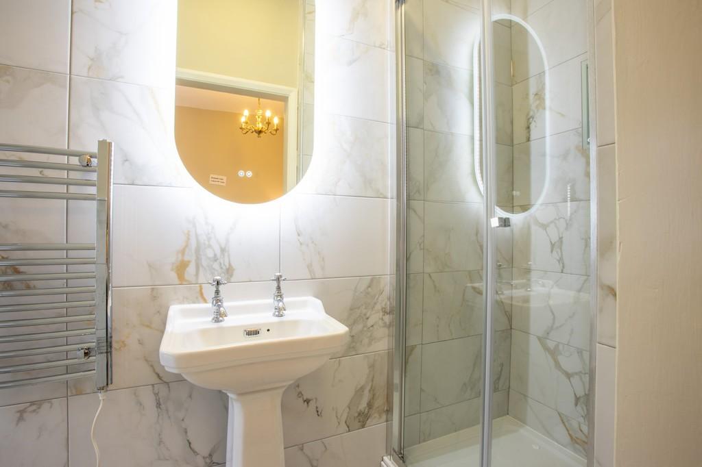 Ensuite to Bedroom 6