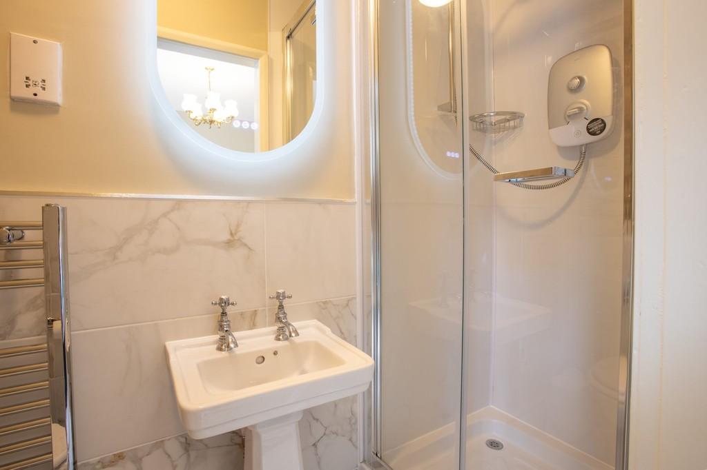 Ensuite to Bedroom 3