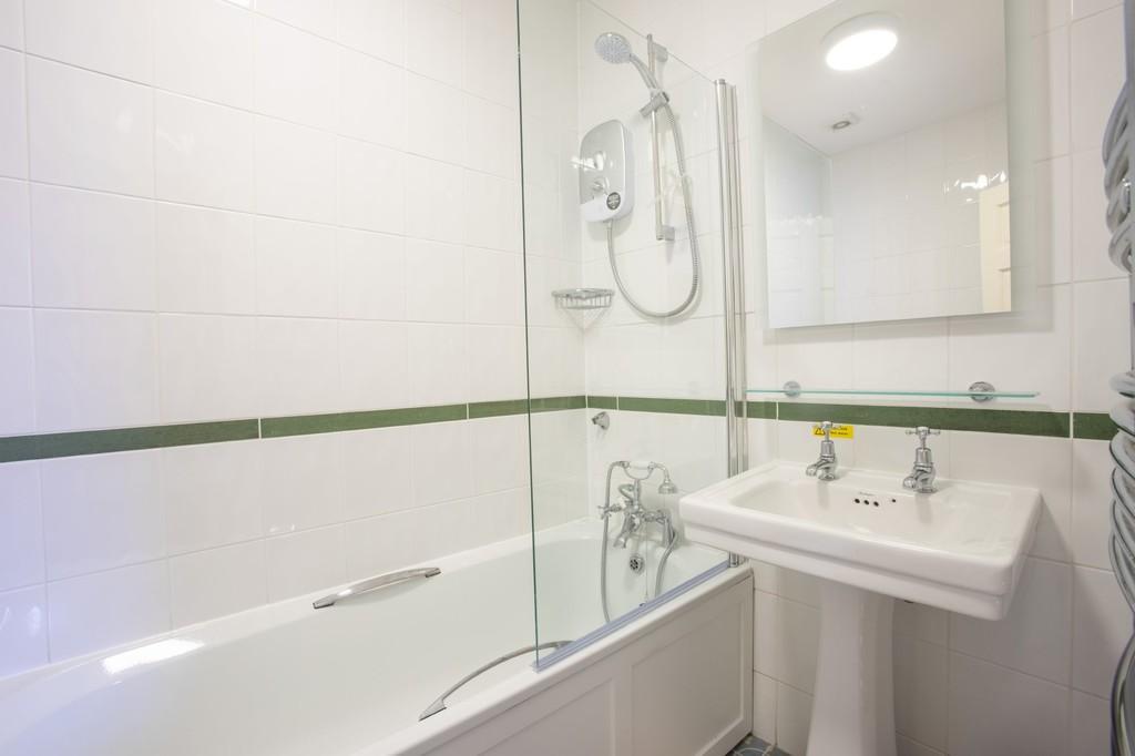 Ensuite to Bedroom 4