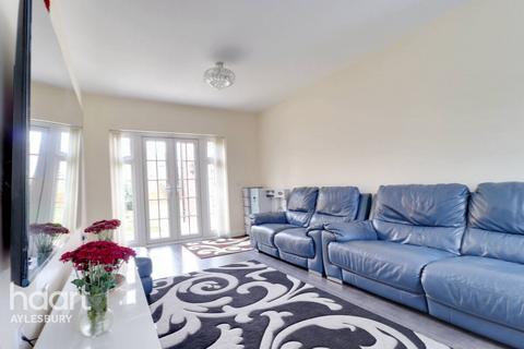 4 bedroom detached house for sale, Siddington Drive, Aylesbury