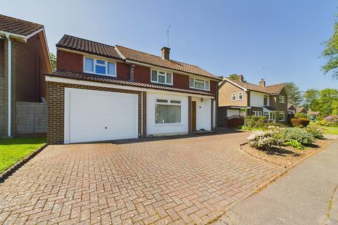 4 bedroom detached house for sale, Irwin Drive, Horsham