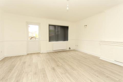 3 bedroom end of terrace house to rent, Ebbw Vale Road, Northamptonshire NN9