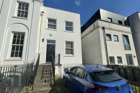 4 bedroom end of terrace house for sale, Hewlett Road, Cheltenham