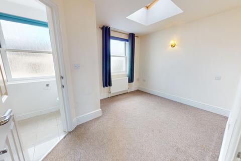 4 bedroom end of terrace house for sale, Hewlett Road, Cheltenham