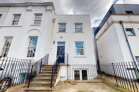 4 bedroom end of terrace house for sale, Hewlett Road, Cheltenham