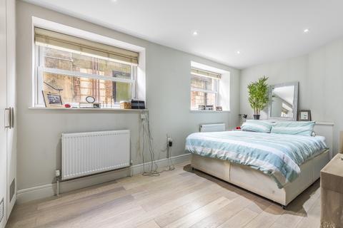 2 bedroom flat to rent, St. John's Hill London SW11