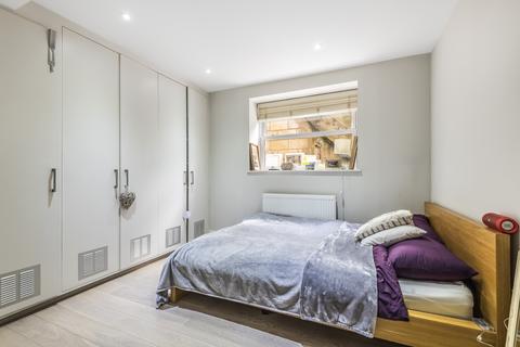 2 bedroom flat to rent, St. John's Hill London SW11