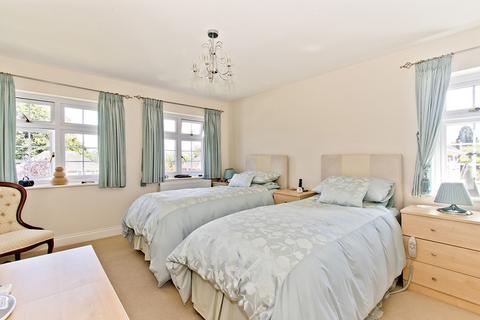 4 bedroom detached house for sale, Highlands Close, Crowborough