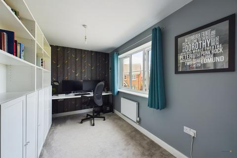 8 Ashmount Close, Loughborough, LE11 2BJ