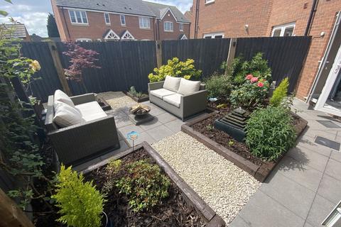 8 Ashmount Close, Loughborough, LE11 2BJ