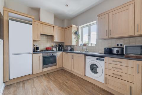 3 bedroom flat for sale, Kelly Avenue, London