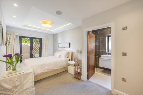 2 bedroom flat for sale, Tudor House, Madoc Close, London