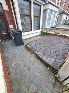 3 bedroom terraced house to rent, Threlfall Road, Blackpool, FY1 6NW