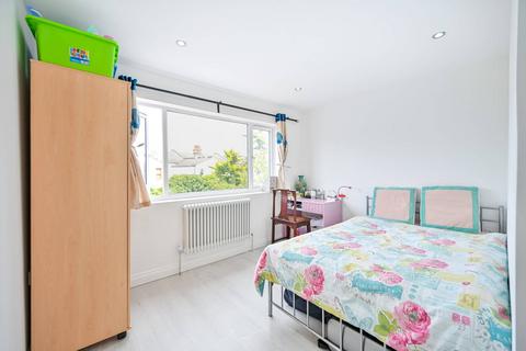 5 bedroom end of terrace house for sale, Eton Ave, New Malden, KT3