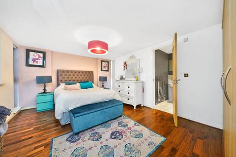 2 bedroom flat for sale, Aura Court, Peckham Rye, London, SE15
