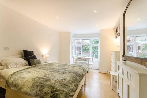 Studio to rent, Gleneagle Road, Streatham, London, SW16