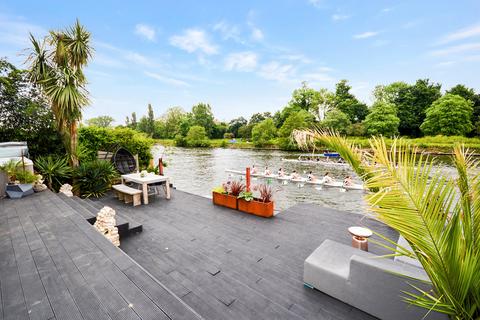 4 The Island, Thames Ditton, KT7 0SH