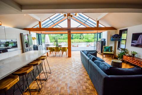 4 The Island, Thames Ditton, KT7 0SH
