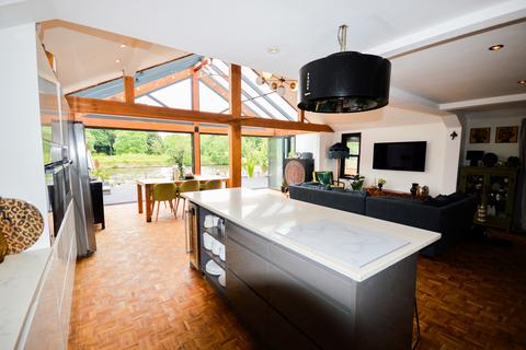 4 The Island, Thames Ditton, KT7 0SH