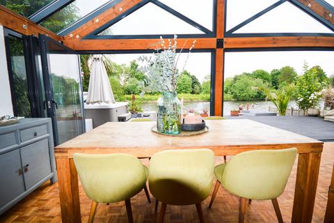4 The Island, Thames Ditton, KT7 0SH