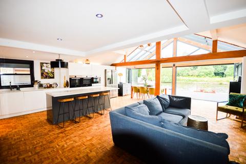 4 The Island, Thames Ditton, KT7 0SH