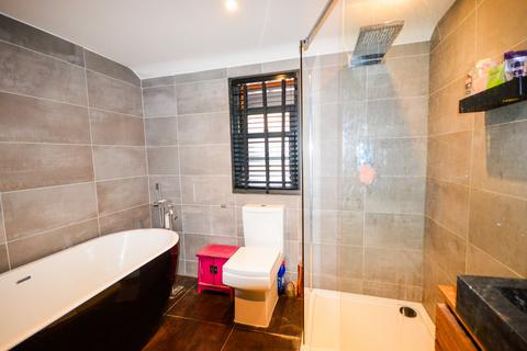 4 The Island, Thames Ditton, KT7 0SH