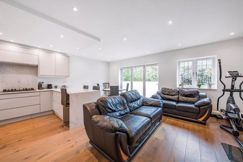 Flat 3, 97 Woodcote Valley Road, Purley, CR8 3BJ