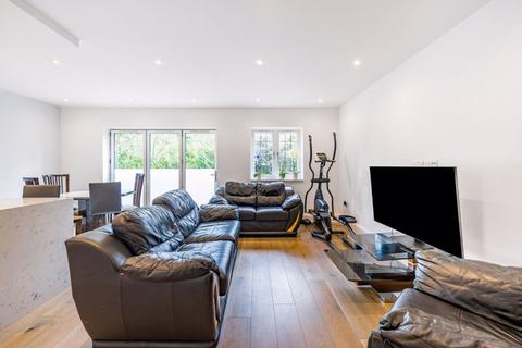 Flat 3, 97 Woodcote Valley Road, Purley, CR8 3BJ