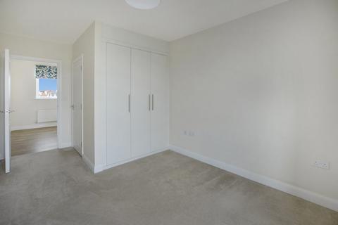 2 bedroom apartment to rent, Randal Way, Cambridge CB3