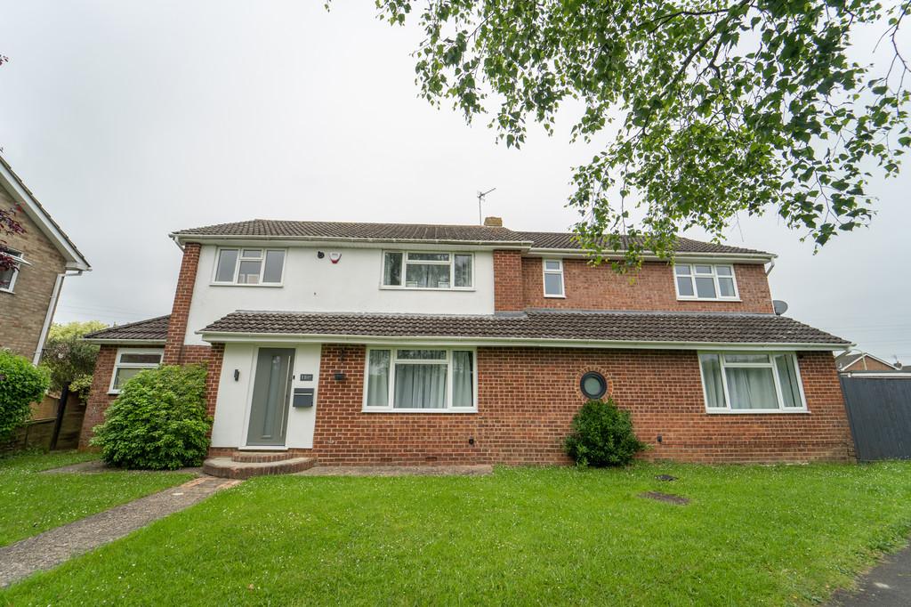Kingfisher Drive, Reading 5 bed detached house for sale £750,000