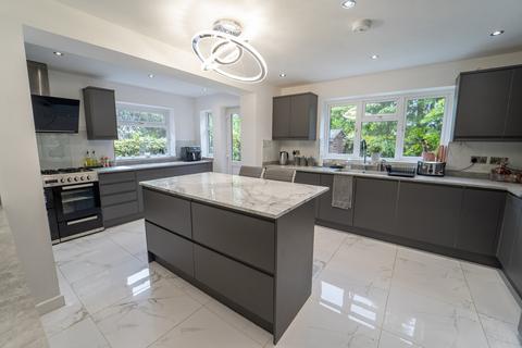 5 bedroom detached house for sale, Kingfisher Drive, Reading