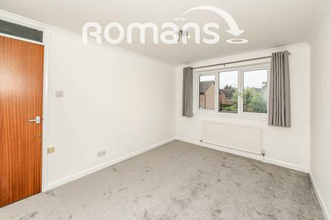 3 bedroom semi-detached house to rent, Walmer Road, Woodley, RG5