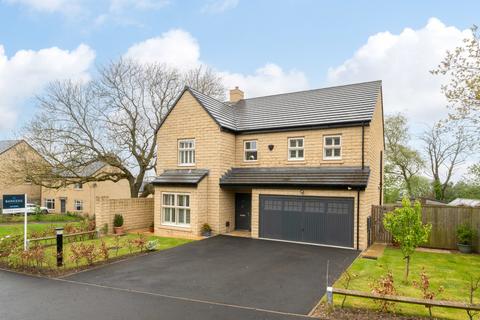 5 bedroom detached house for sale, Moorside Court, Cleckheaton