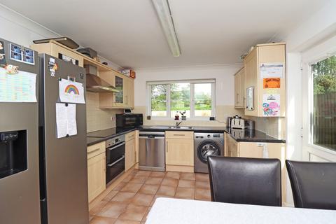 4 bedroom detached house for sale, Millers Close, Hadleigh