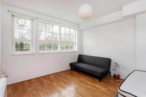 Studio to rent, Wilmot Street, E2