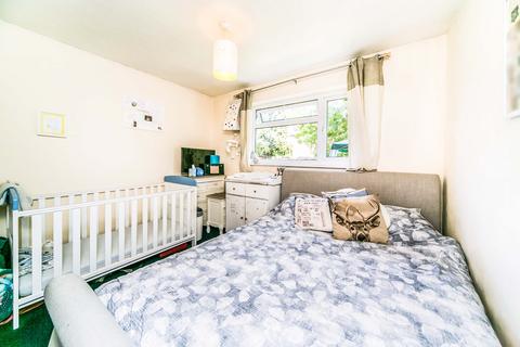 1 bedroom maisonette to rent, Corsham Road