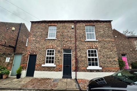 2 bedroom detached house to rent, Cobble Court Mews