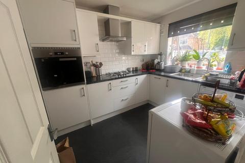3 bedroom end of terrace house to rent, Leacroft, Staines, Middlesex, TW18 4PB